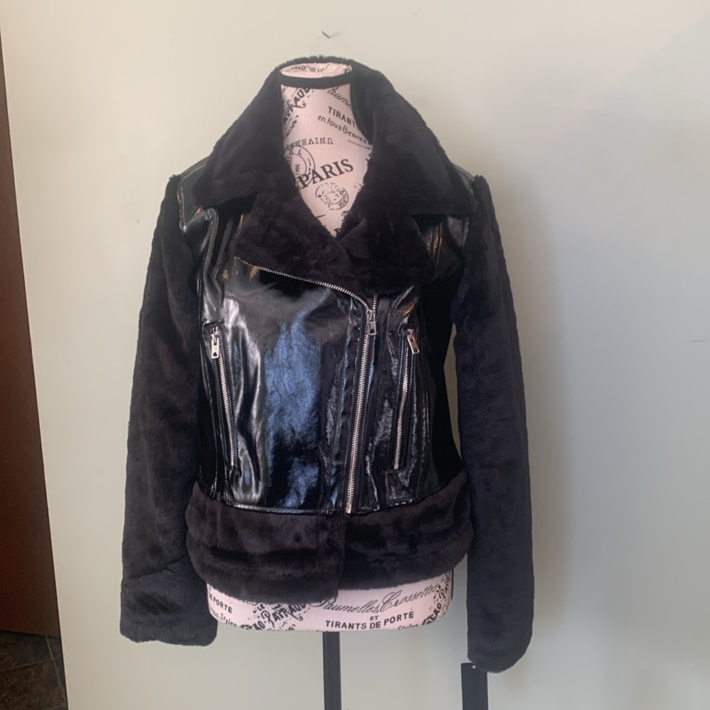 NEW Sebby Collection Faux Leather and Faux Fur Black Moto Jacket Women’s Small